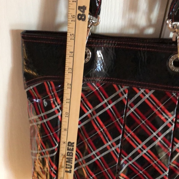 Vera Bradley Frill with pouch included - Picture 10 of 10